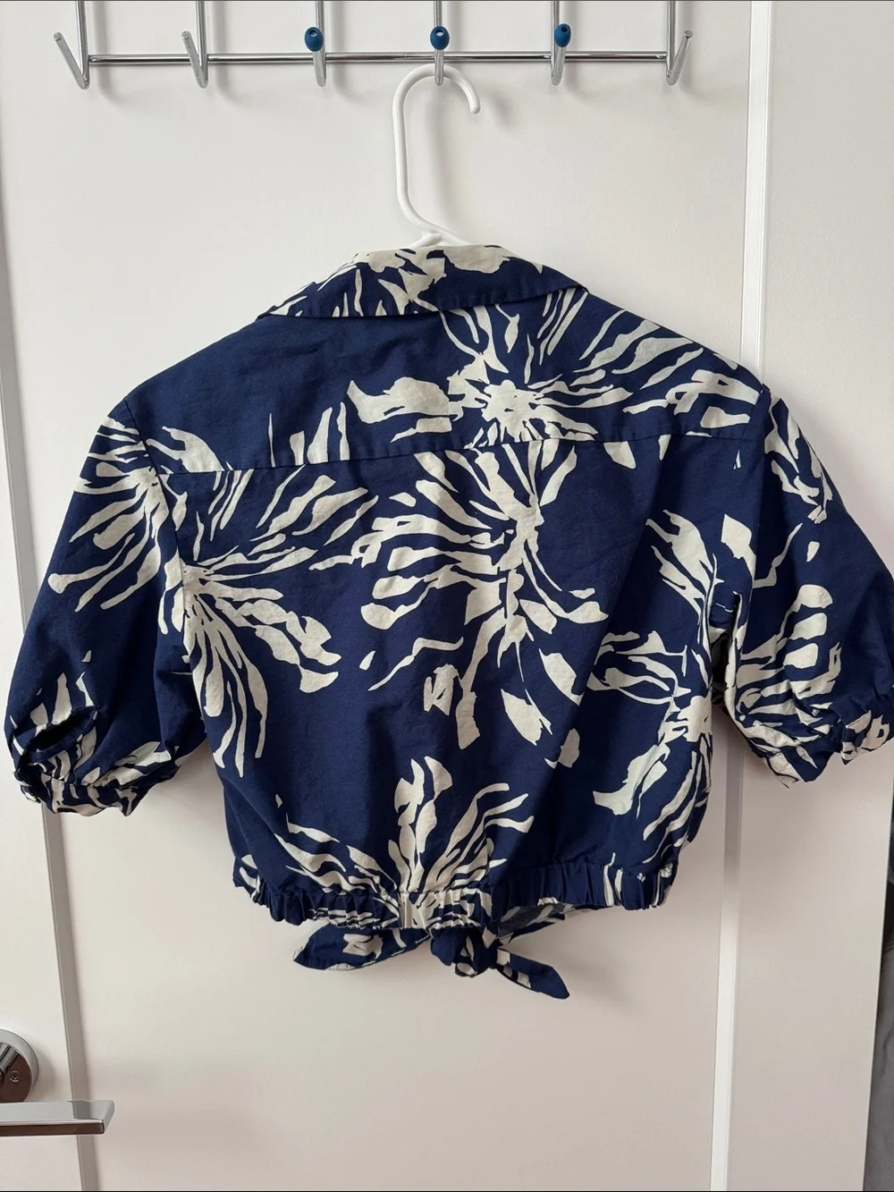 NWOT Zara Floral Tie-Front puffed sleeve cropped blouse